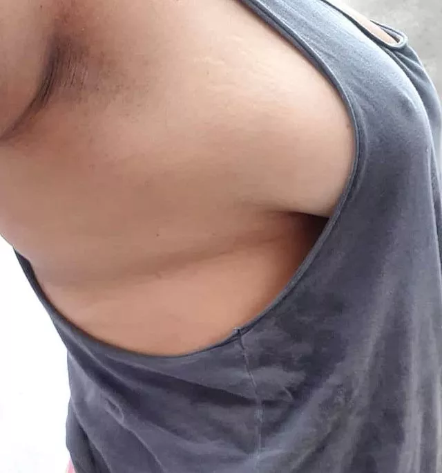 (f) Some sideboob ;)