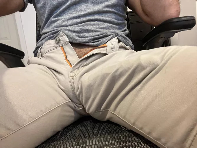 Getting dressed for work is a morning struggle ….. HAPPY HUMP DAY 😅😋