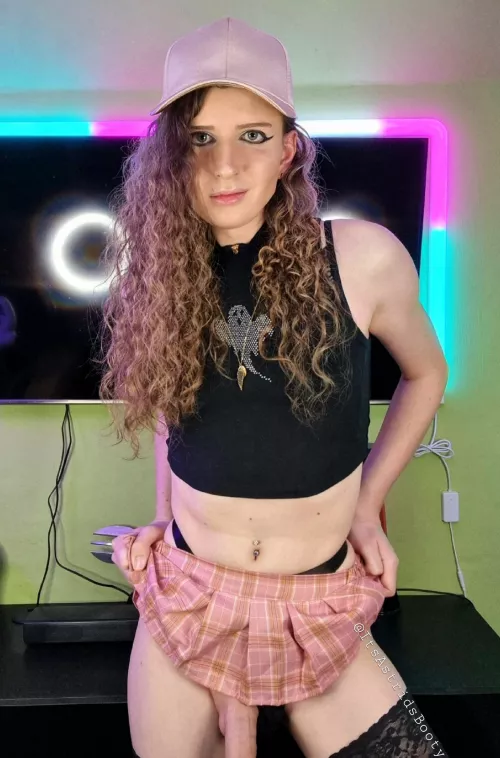 I come with a built-in strap, so who needs a pegging? 😉💋💕