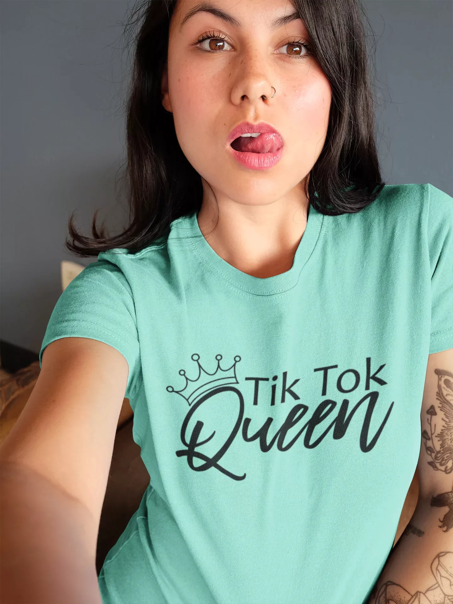 I need to suck on her tongue