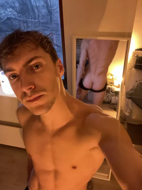 I promise I'm better in bed than taking selfies