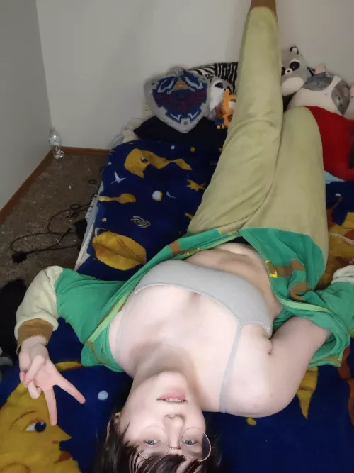 idk if a zelda onesie is a very cute outfit