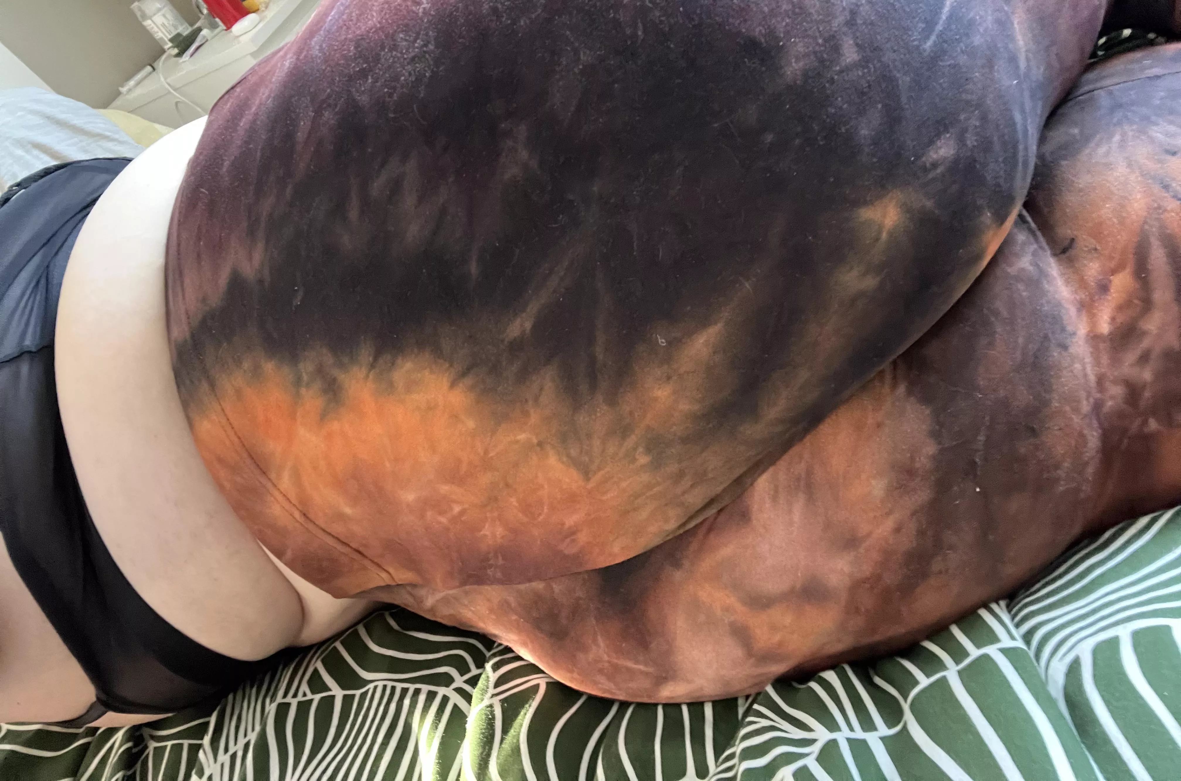 I’m trying to hypnotize you with the tiedye [f] 🤭