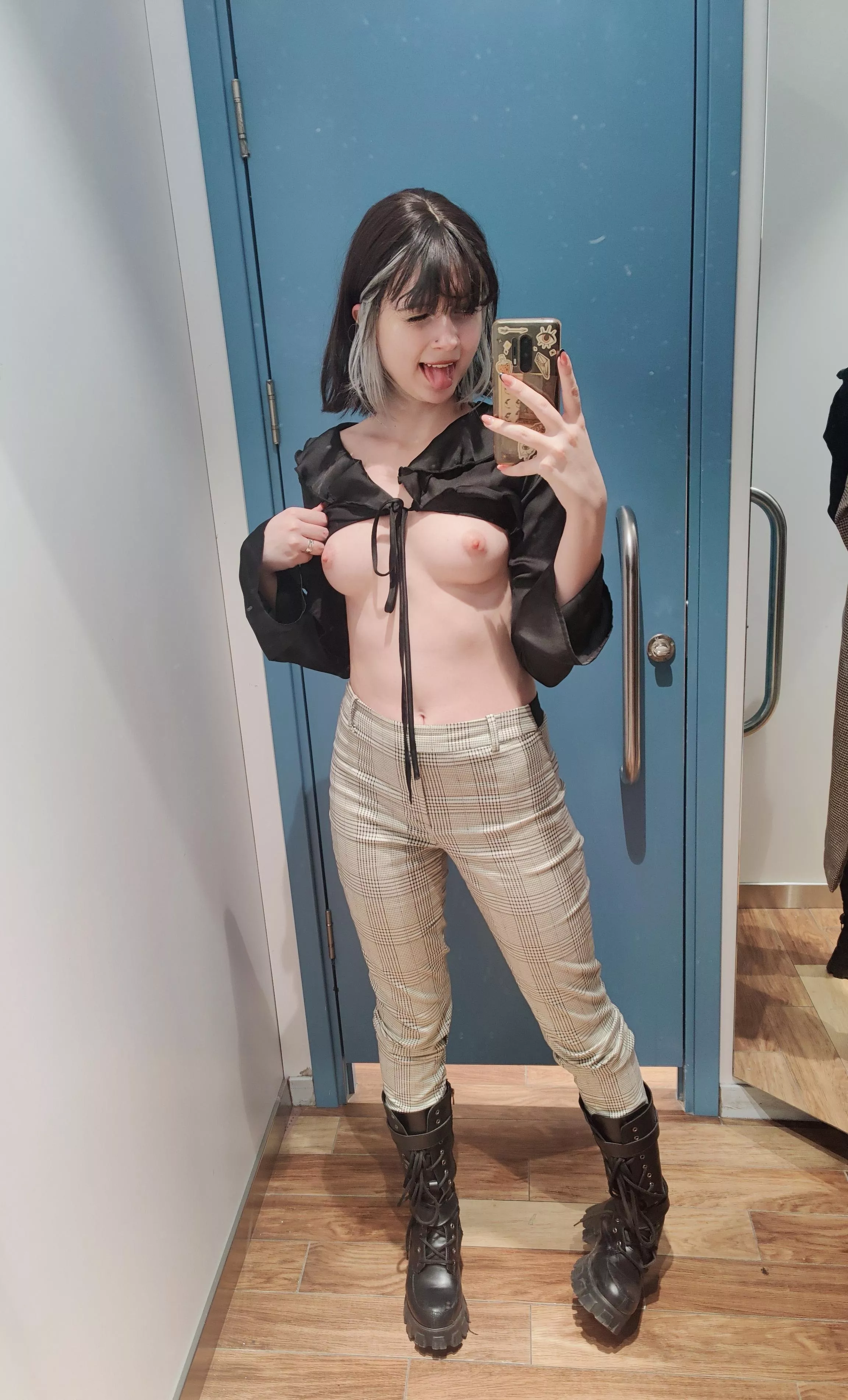 imagine you're my bf and I send you this while you're waiting for me to try all the clothes on