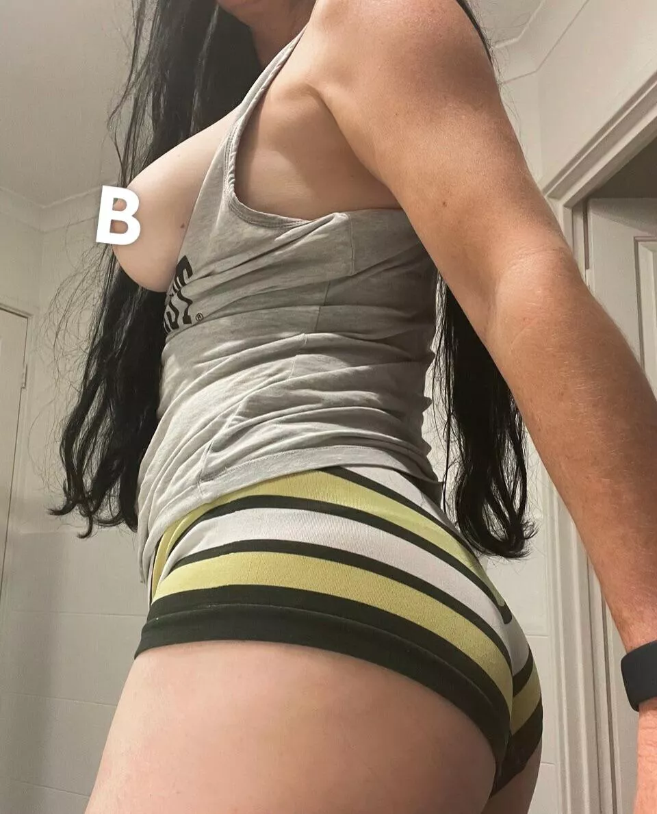 Is my top holding them up or do they sit well on their own 🧐