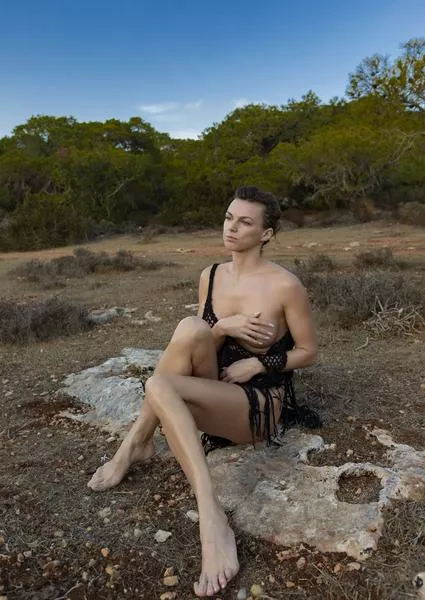 Married girls like me are your type?