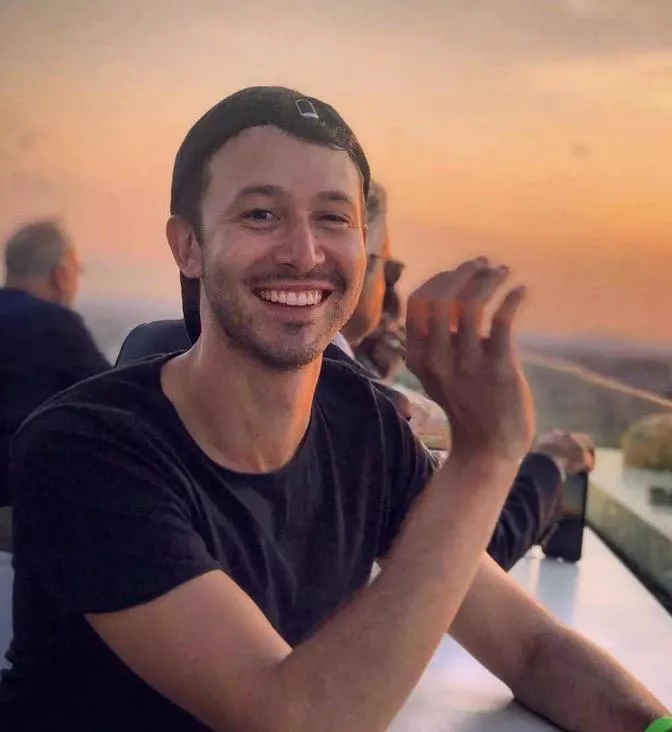 me enjoying the beautiful sunset but my steam deck is fully charged bye me enjoying the beautiful sunset but my steam deck is fully charged bye