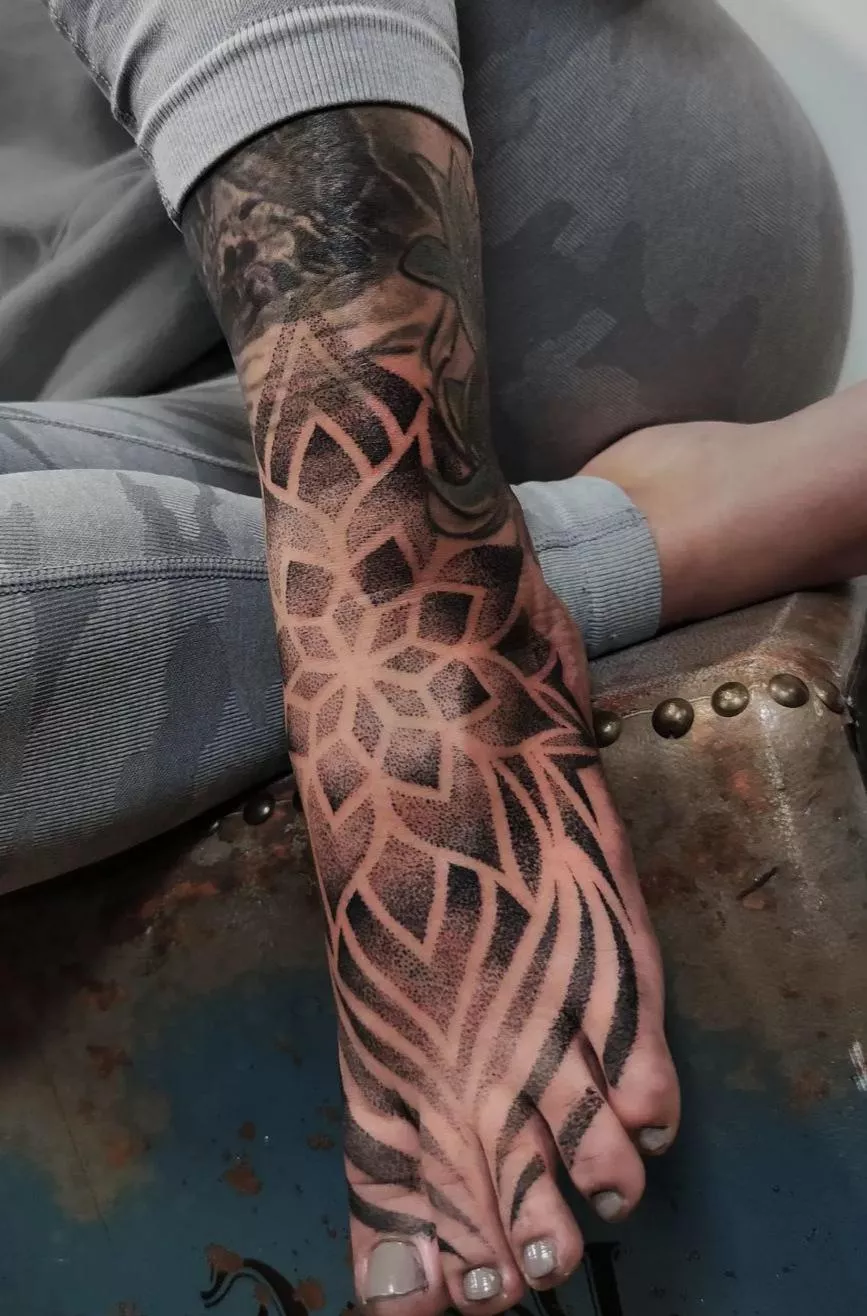 my tattooed toes 😏