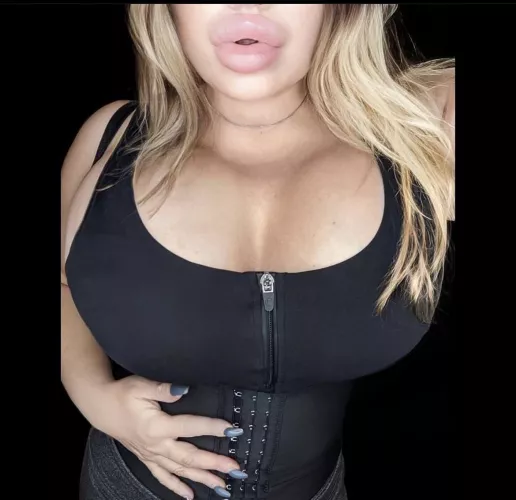 She is so sexy i love her boobs and her lips😍😍 build_a_barbie