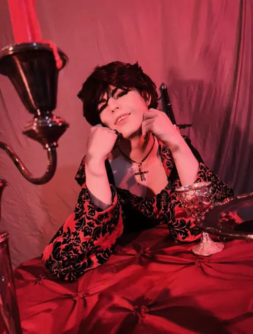 Silly little vampire femboy 🧛