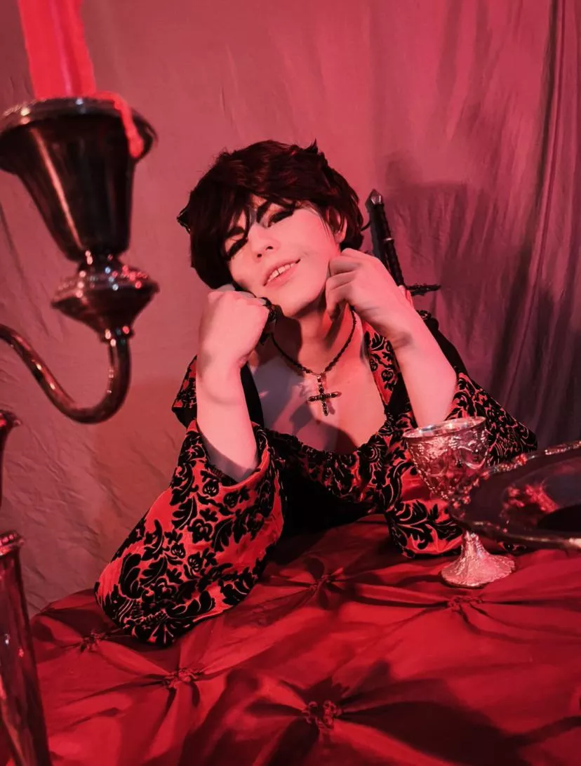 Silly little vampire femboy 🧛