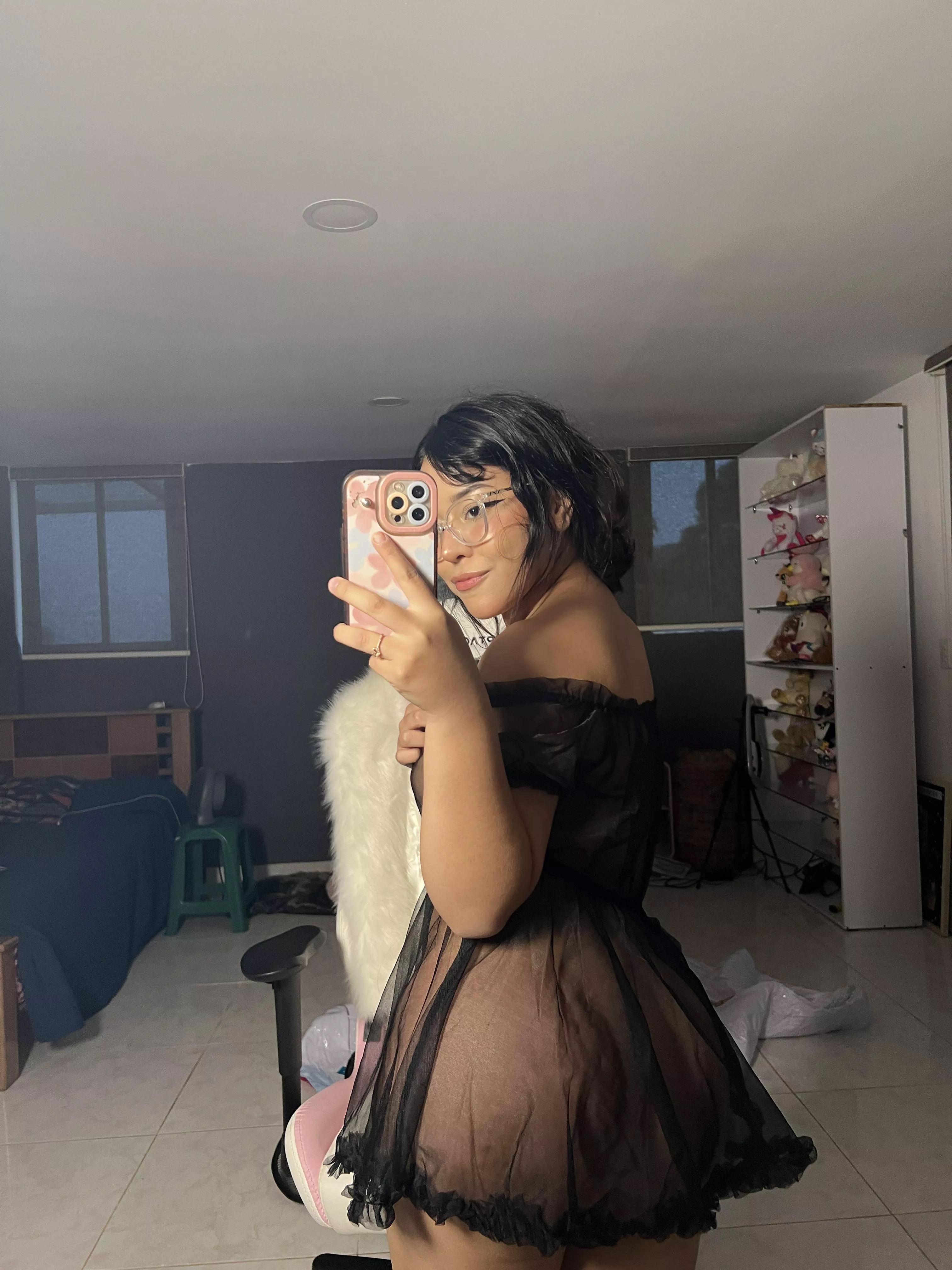 who wants to strip me completely