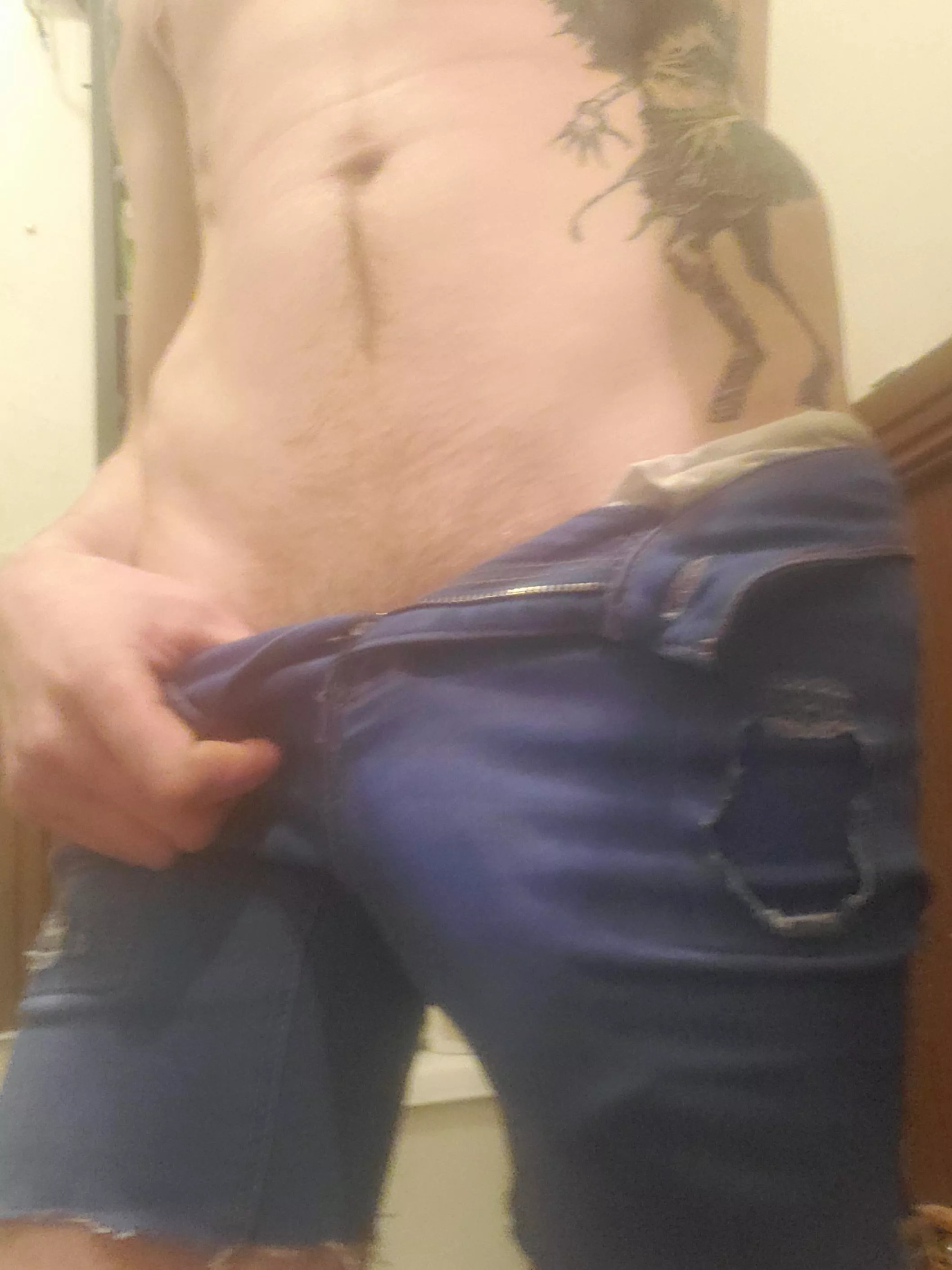 Who wears short shorts?