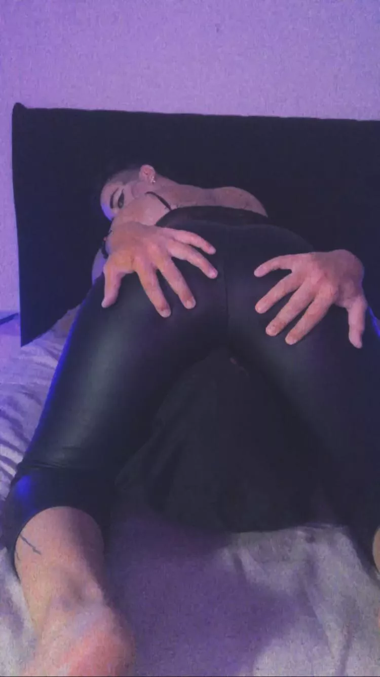 Would you let the curvy gothic girlfriend fulfill your fantasies?