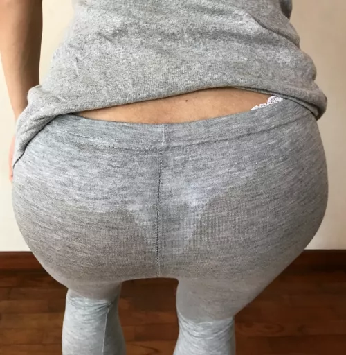 [23] Lots of men seems to want to help me at the gym.. do you know why?