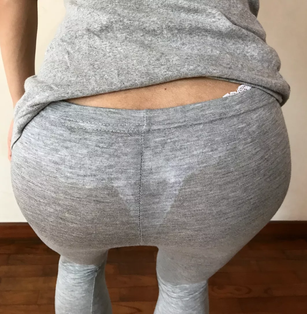 [23] Lots of men seems to want to help me at the gym.. do you know why?