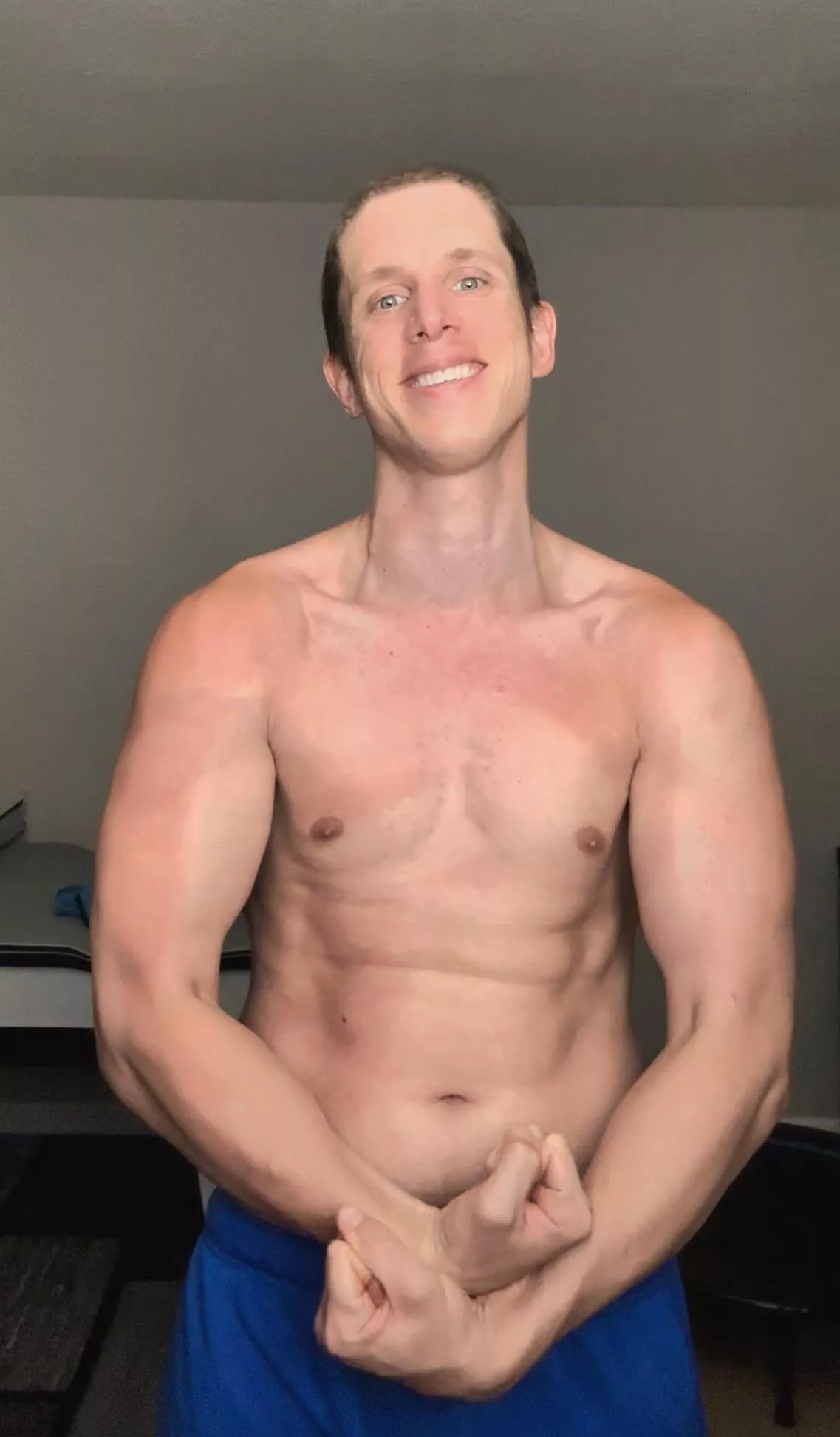 37 yrs old. I do all my workouts at home. πͺ 37 yrs old. I do all my workouts at home. πͺ