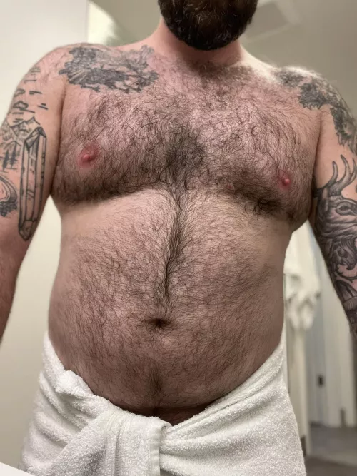 (46) Dad bod here. Interested in chatting with other guys who have similar builds to mine. Hairier and bigger the belly the better, but not a must. DM’s are open.