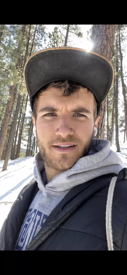 Any cute guys wanna talk?