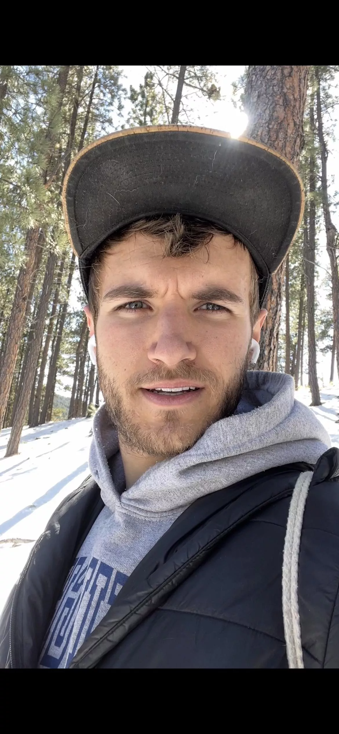 Any cute guys wanna talk? Any cute guys wanna talk?