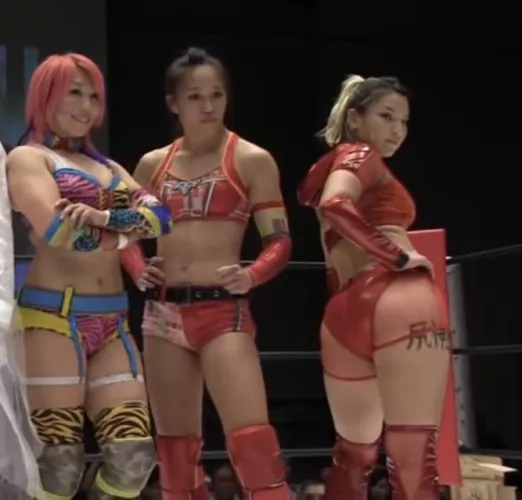 Asuka and Hikaru Shida 🍑