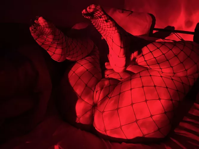 [f19] would you let me rub my feet on your cock while you worship my pussy :3 (oc)