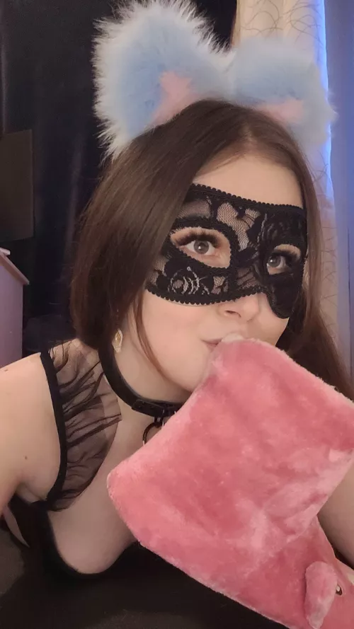 Here's your slipper!😋