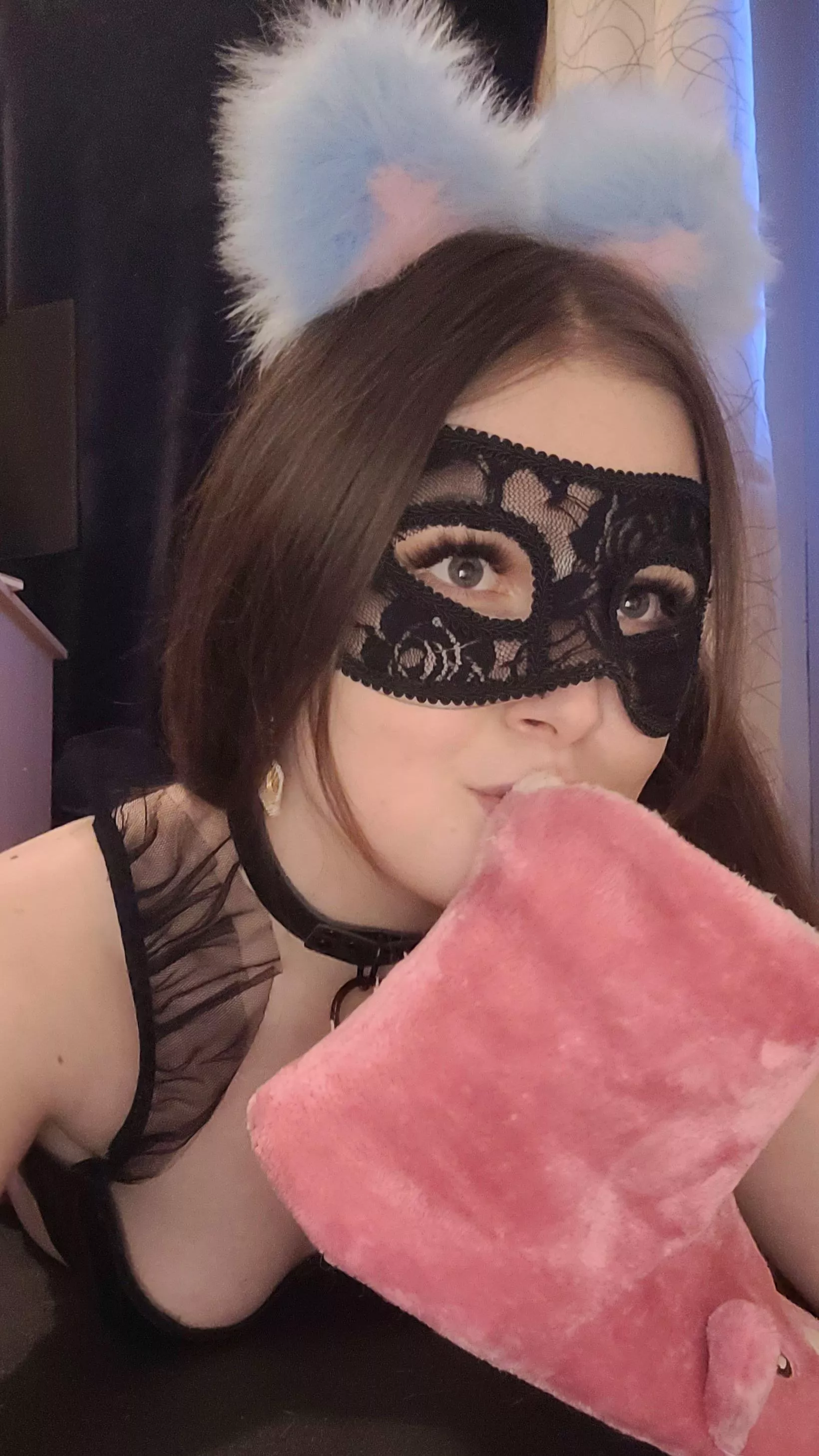 Here's your slipper!😋