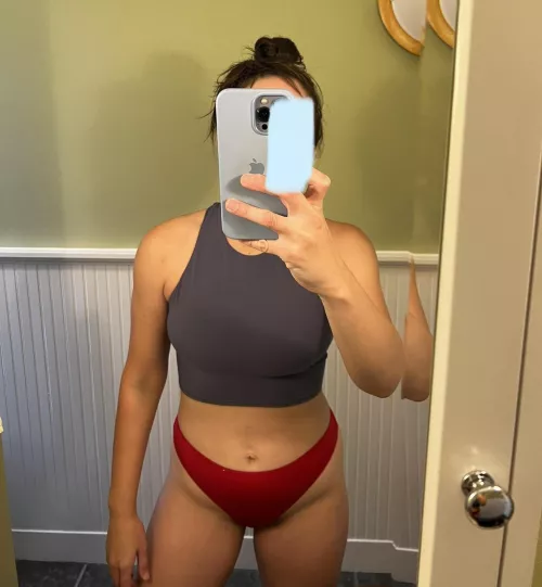 I love wearing this crop top to the gym 😇