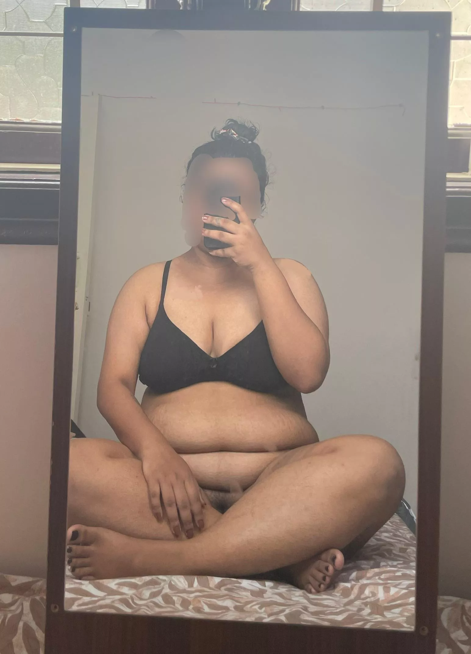 I think black suits me. What’s your opinion? (f)