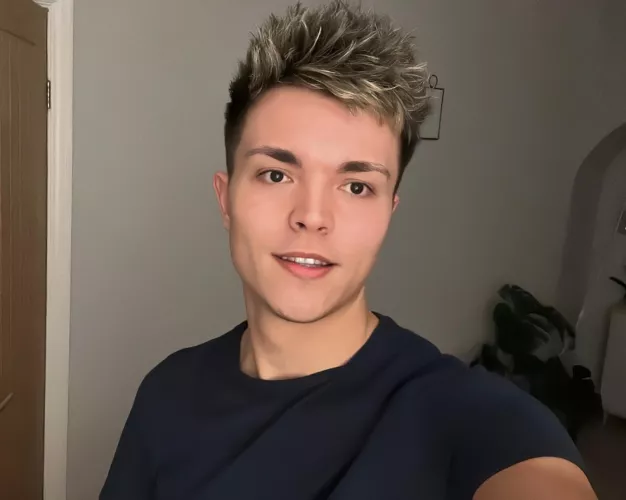 Just a selfie I thought looked cute 😄