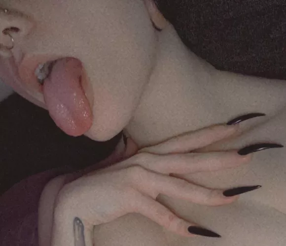 Let my claws dig in 😈😈