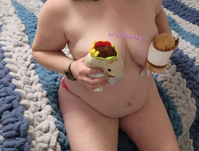 Overhanging belly with lots of stretch marks