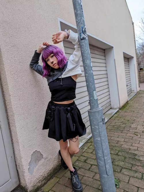 perfect fit for a rave, If it's getting hot I can take off my cropped Hoodie 😊