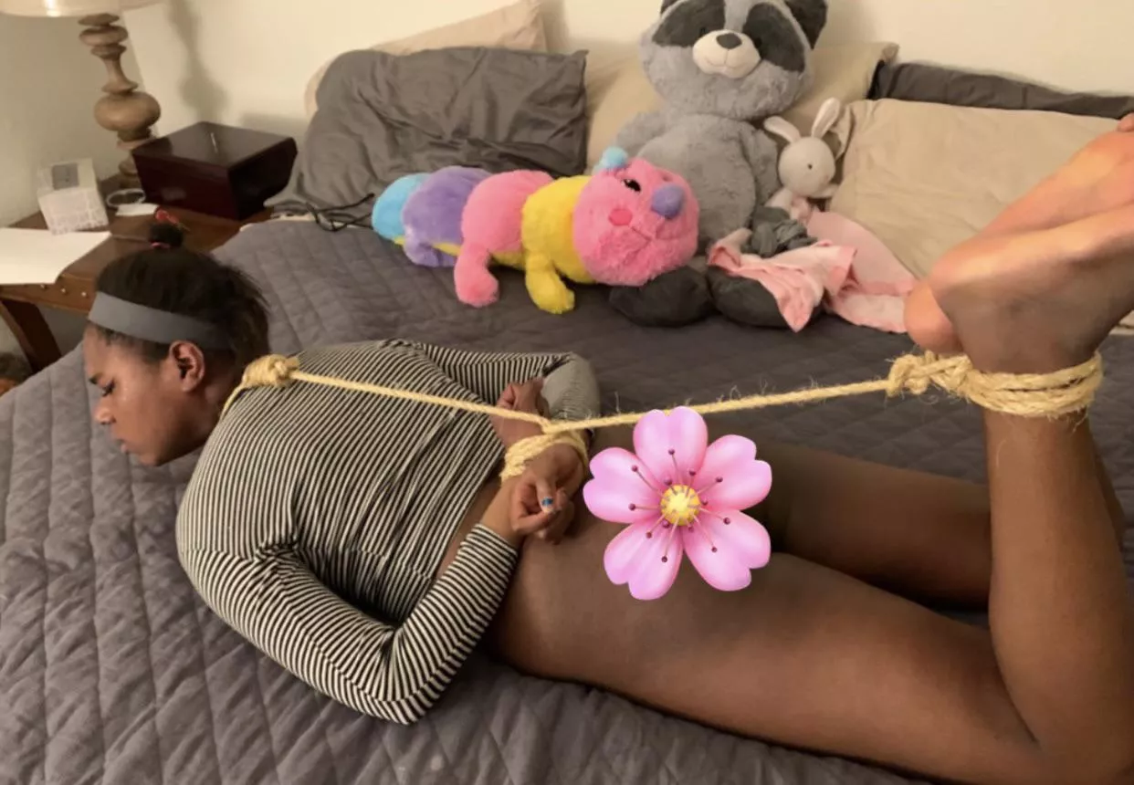 pov: you find me on ur bed tied up like this, wyd?