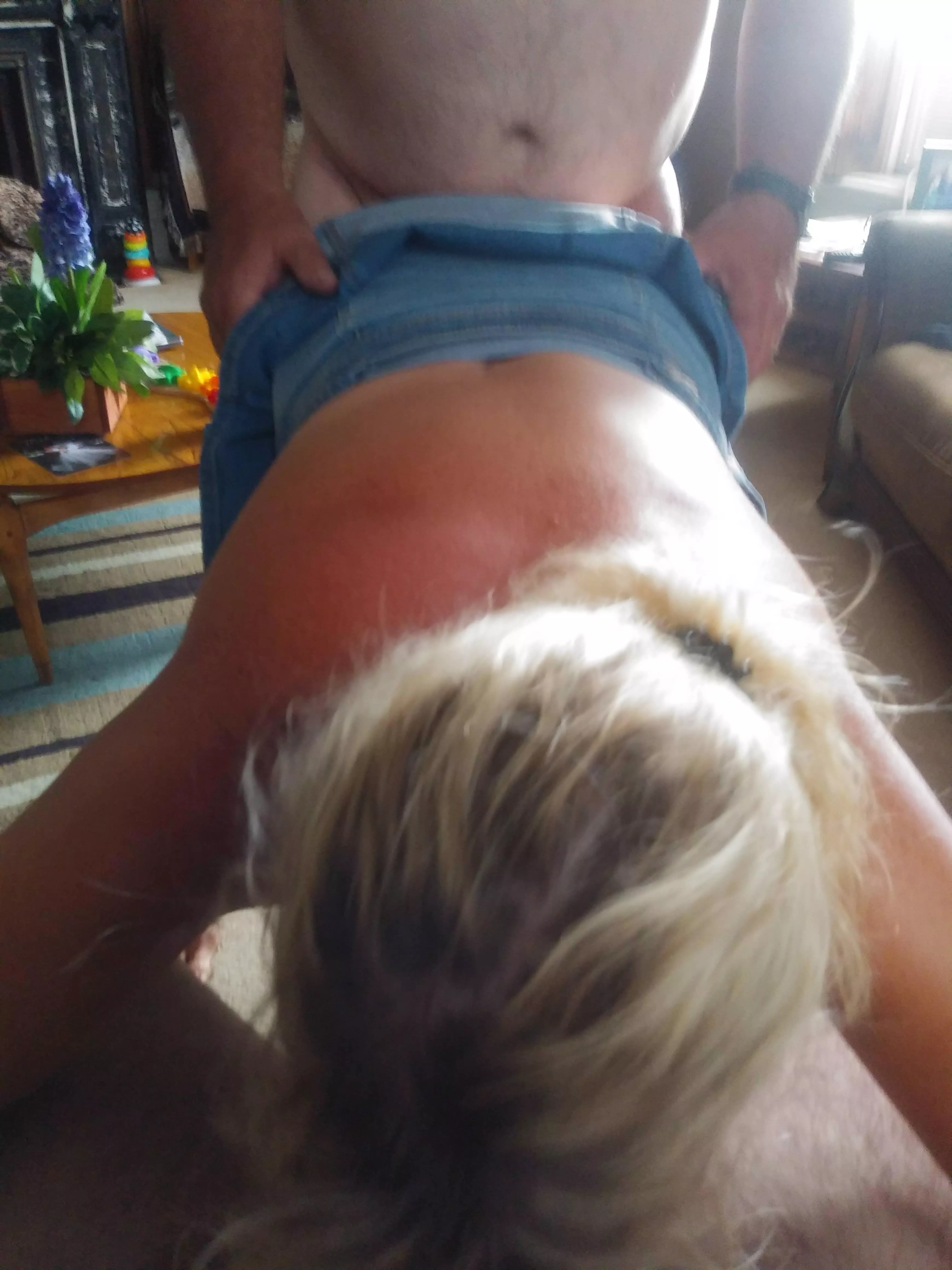 She loves a cock in her pussy and mouth at the same time!