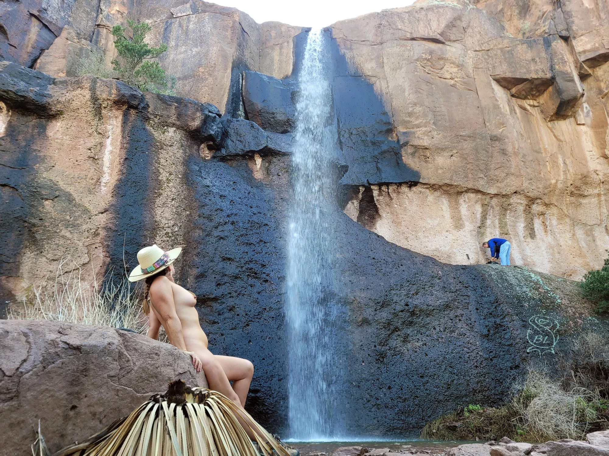 Snow in the Superstition Mountains had the magnificent Massacre Falls flowing strong 🙌🏼