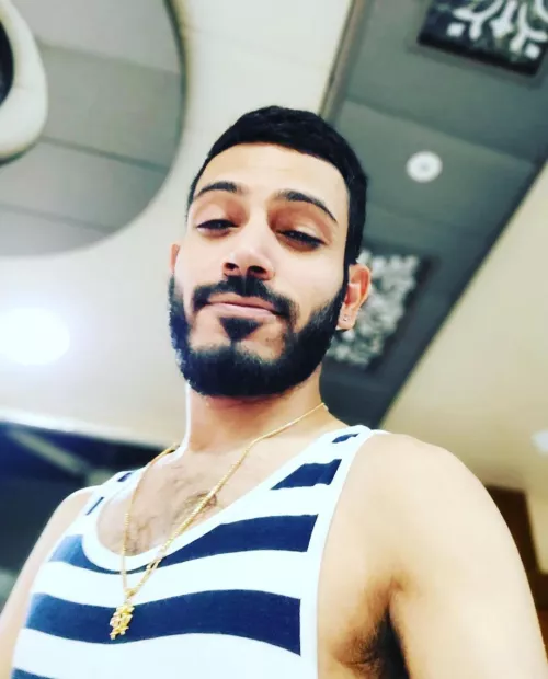 Tanned and bored. HMU if you'd like.