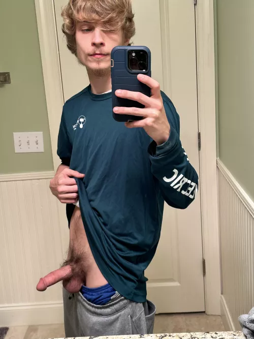 What do you think, would you want me and my softie as your electrician (it’s a grower)👀😏😈⚡️