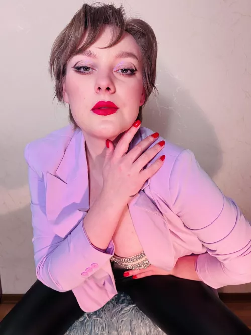 With this red lipstick I bet I would always keep my hair short