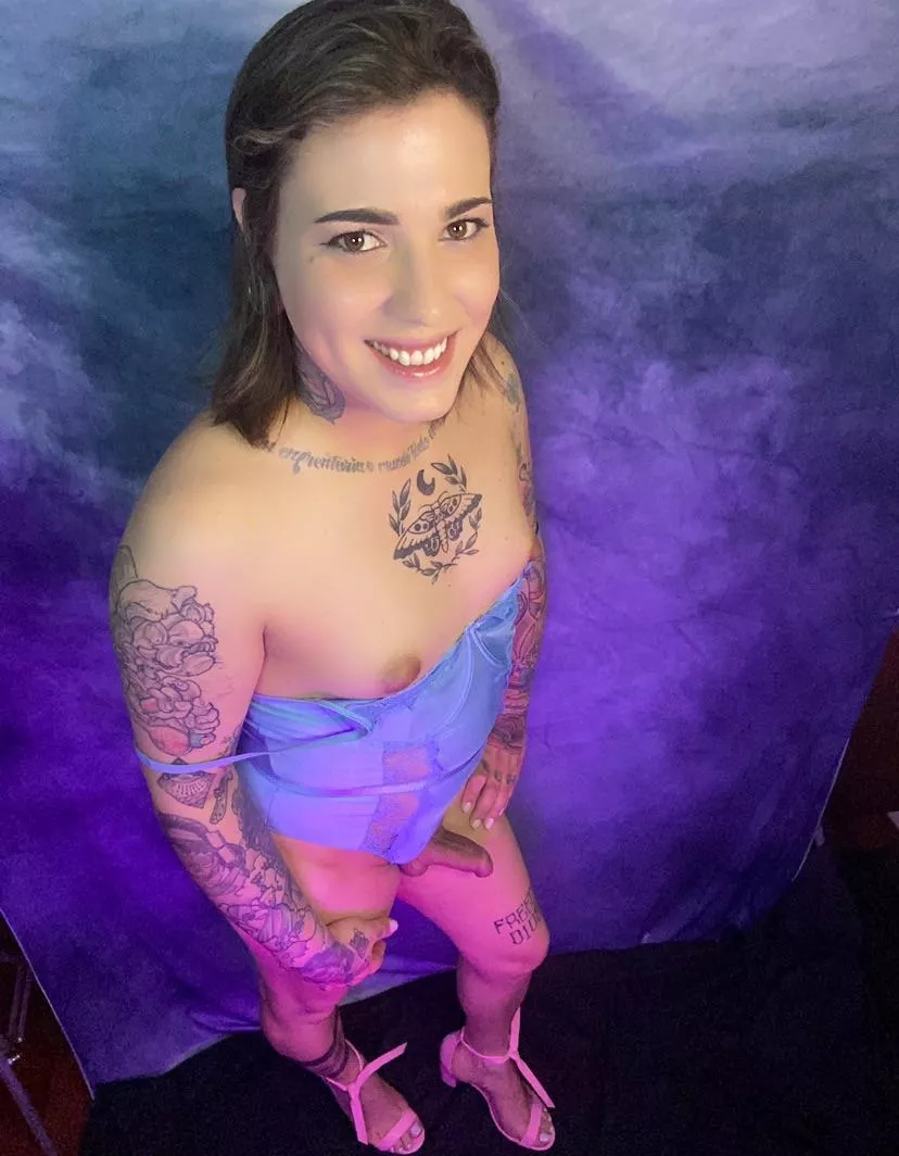 Would you do me a favor? Come here and keep me company 😸