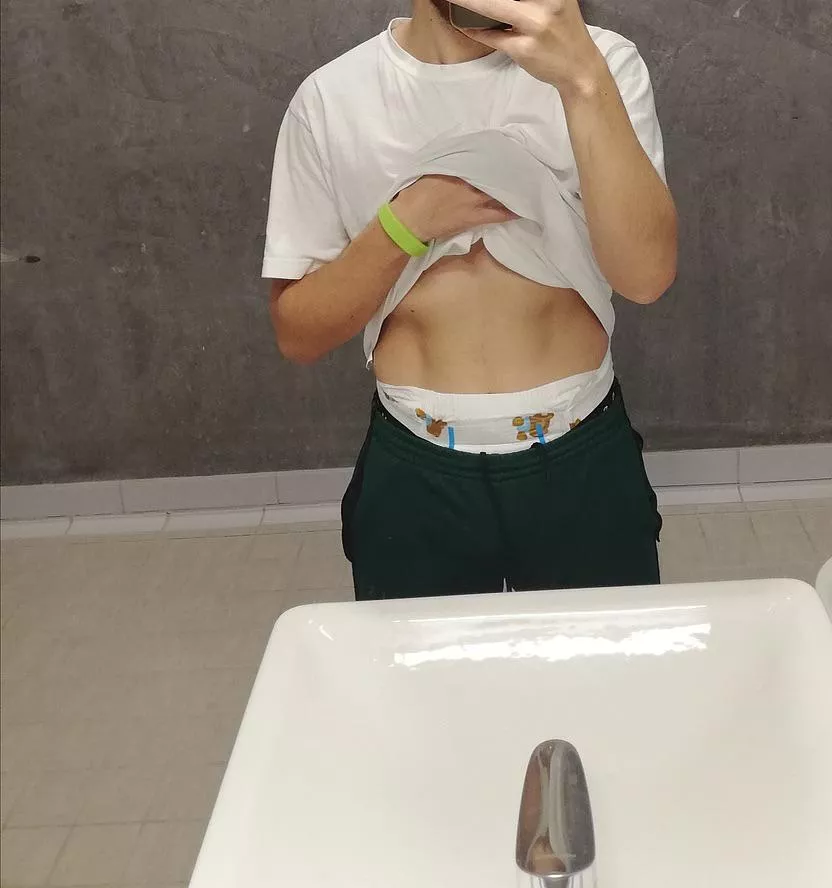 You would never guess if you saw me in the locker room what I was hiding underneath❤️ I guess that’s the best part about being abdl. You can’t judge a book by its cover❤️