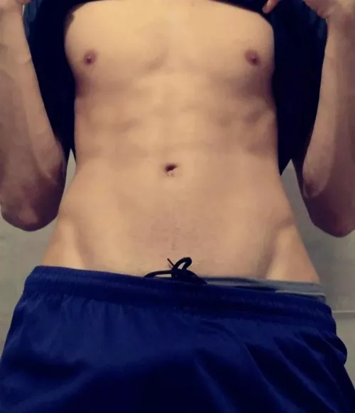 19 hung top || snap: tim_holland03