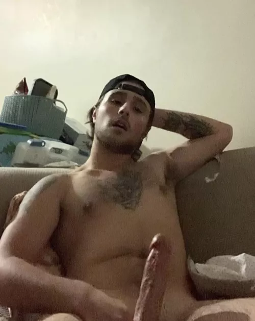 23M, bi with a 8.83” inch cock. Message me, and rate my big dick please! 😘