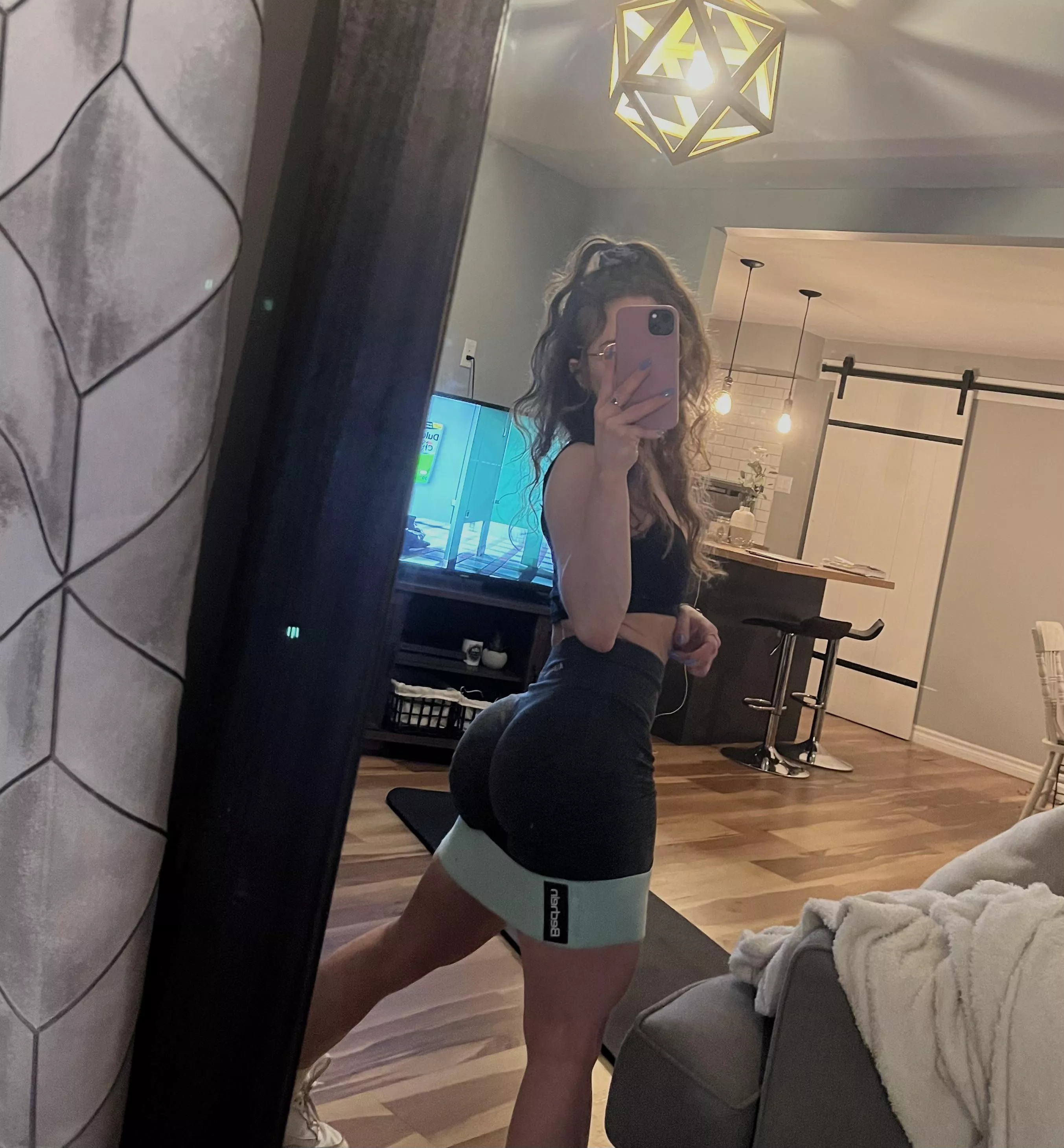 Another day another booty pump [F]