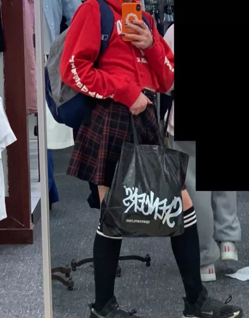 First post be nice (FEMBOY FRIDAY)