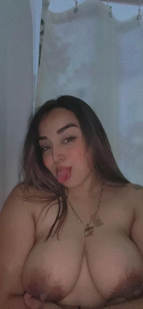 Good morning send your dick pics I’ll rate