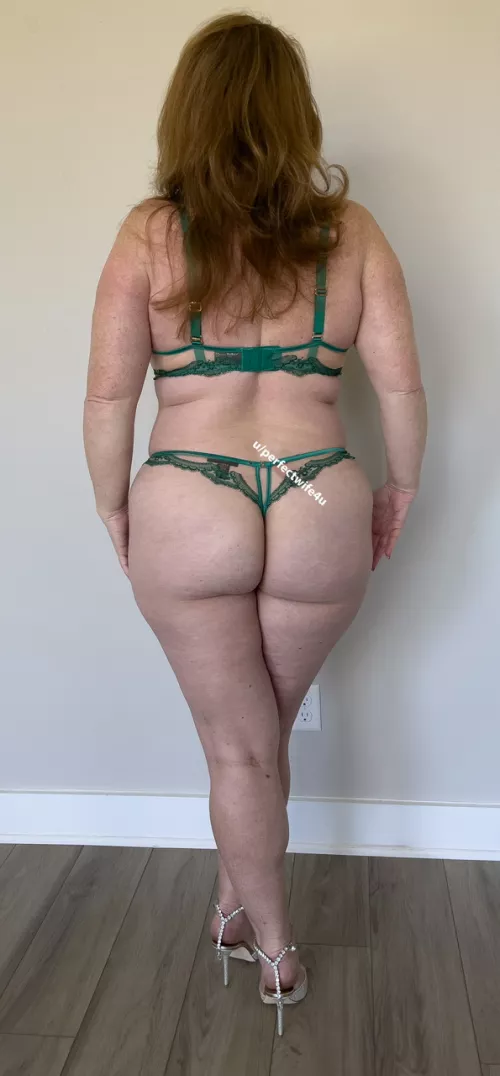 Happy St. Patrick’s Day! What’s better than a thick Irish MILF