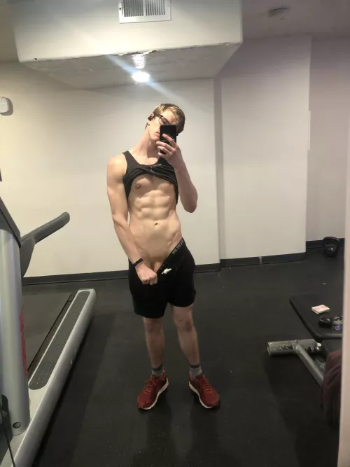 Here’s a pic I took at [M]y apartment gym today during my workout