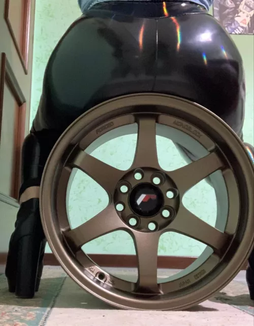 How about car girl in holographic leggings?👀